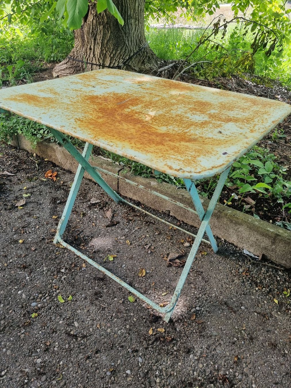 Tavoli: Vintage Blechtisch, Klapptisch, Gartentisch, Balkontisch – Usato da Grellingen venduto da Swissmeen