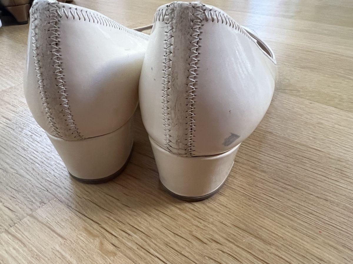 Prada Scarpe da donna: PRADA Peep Toe Patent Leather Beige Size 39 Used – Usato da Urdorf venduto da fre_8xmr 4