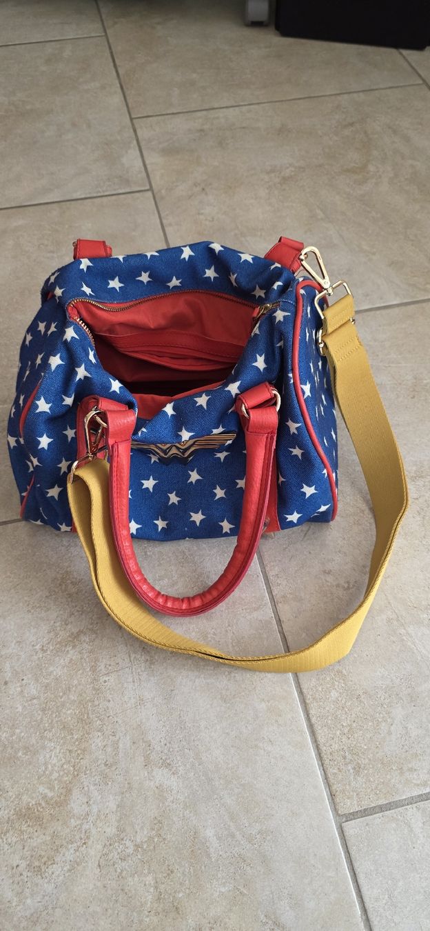 Borse da donna: Wonder Woman Tasche – Usato da Ehrendingen venduto da kikiflo 4