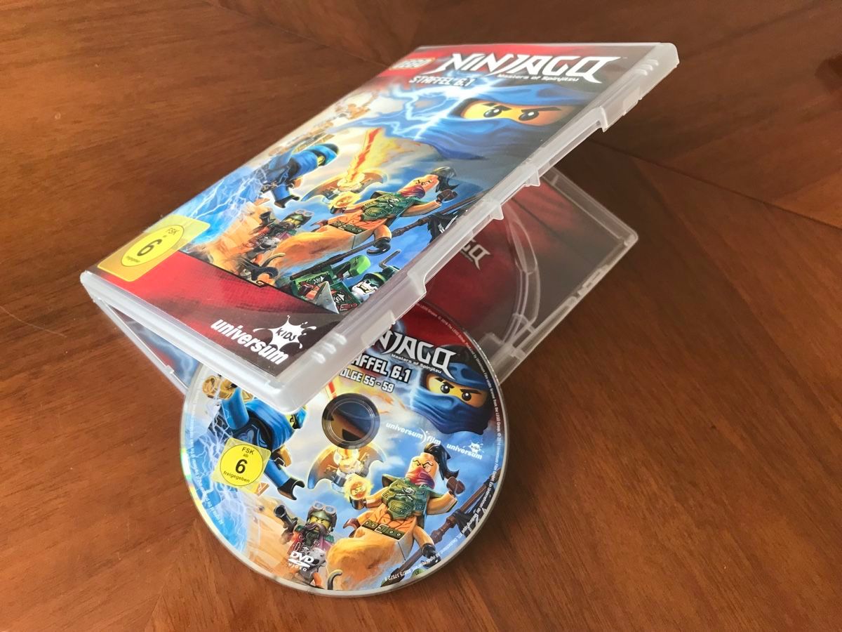 Tutti i DVDs: LEGO NINJAGO Staffel 6.1 – Usato da Laufen venduto da mercedes420