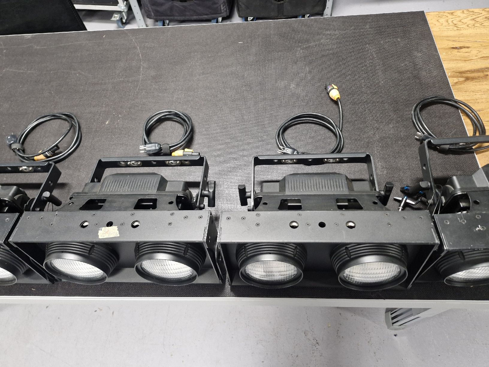 Lampade: 6x Briteq BT Blinder 2 IP mit Case und Netzkabel – Usato da Arbon venduto da HD1903 4