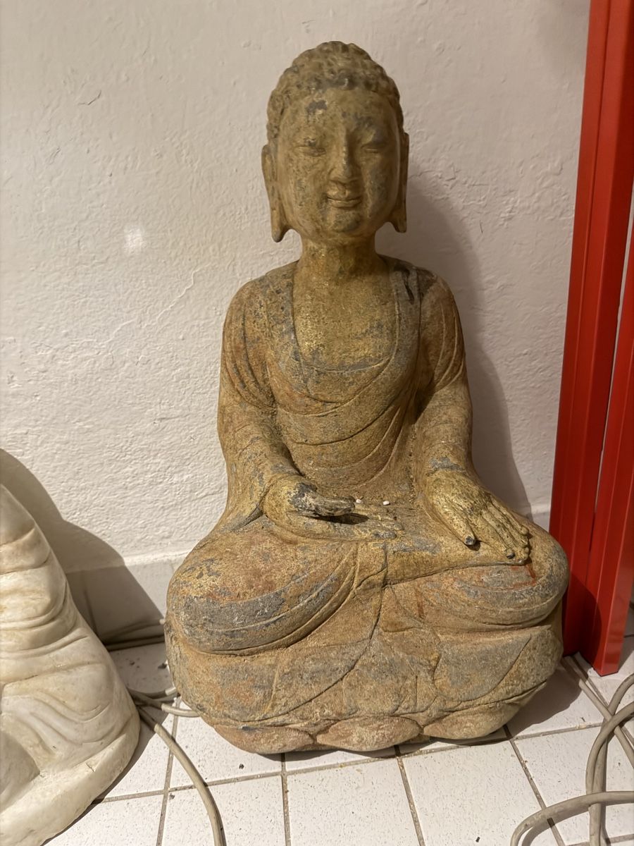 Sculture & Statue: Sitzender Steinbuddha ca 18.Jh – Usato da Wettingen venduto da NickInc
