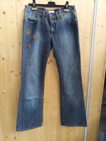 Coole Jeans mit Blumenmuster