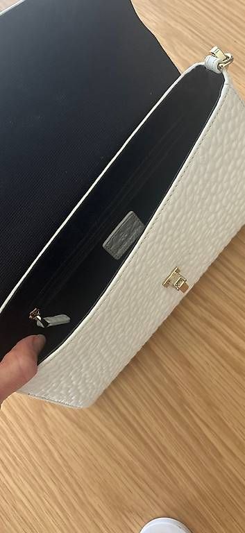 Aigner Borse da donna: Tasche Aigner Clutch weiß Leder – Usato da Zürich venduto da car_9sdb 3