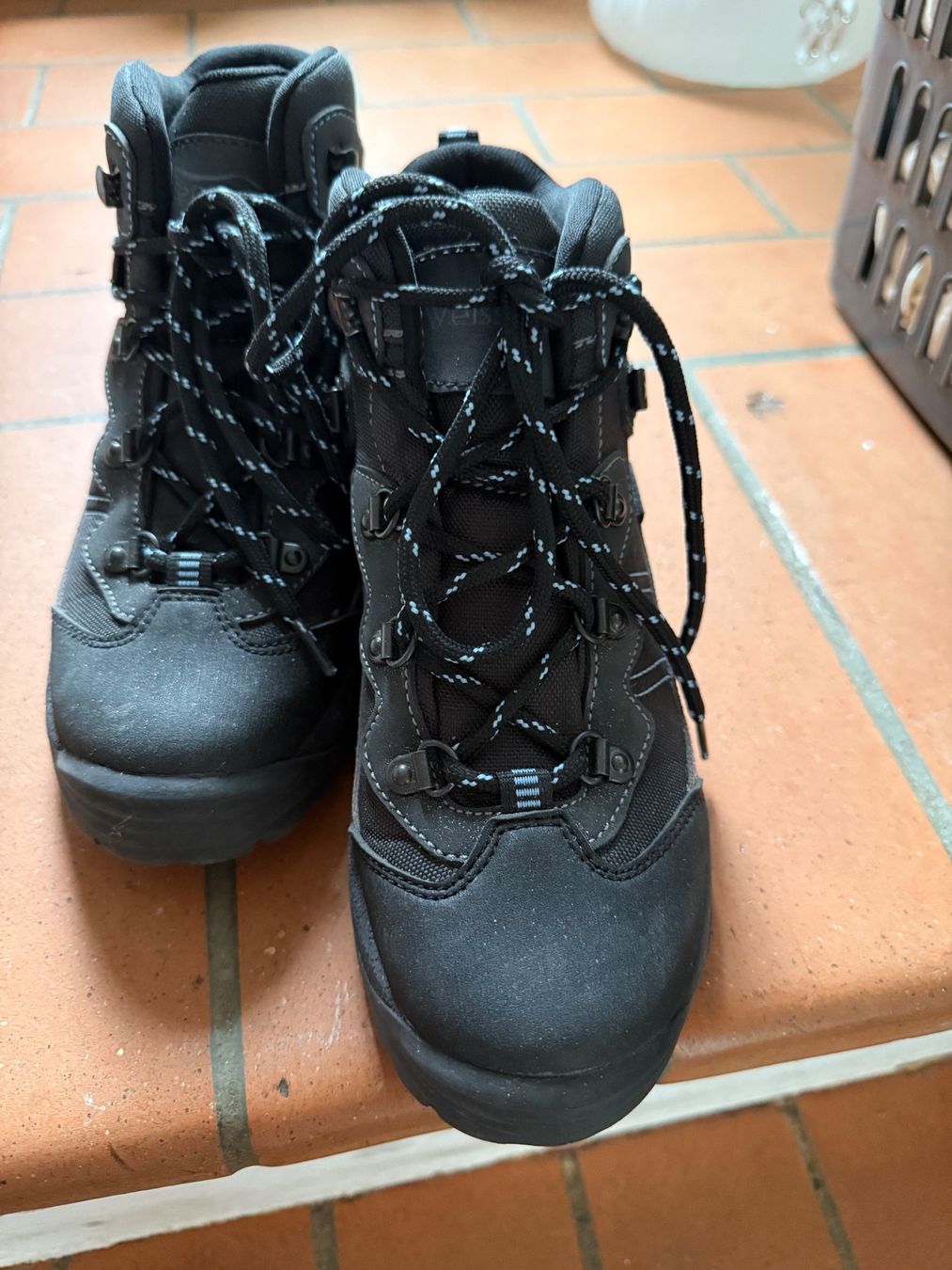Scarpe da uomo: Wanderschuhe - Weissenstein  Gr. 36 – Nuovo (secondo la descrizione) da Obfelden venduto da Plastofina 3