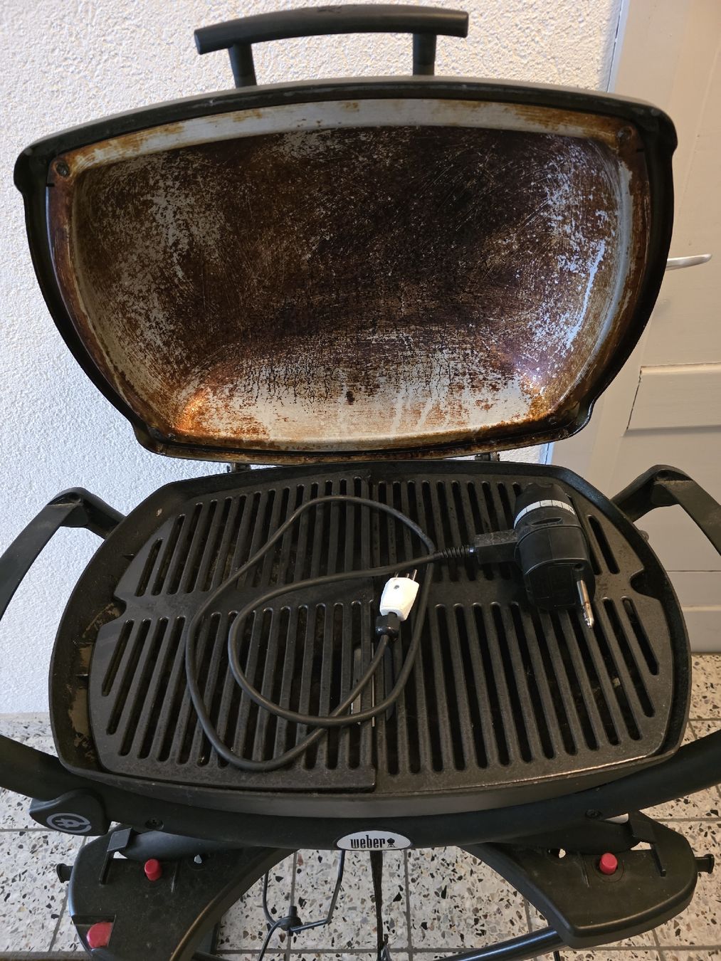 Weber Grils: Elektrogrill Weber Q 2400 grau mit Ständer gebraucht – D'occasion à Reinach BL par bru_qpv2 3