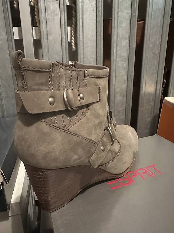 Esprit Scarpe da donna: Ankle Boots hellgrün/beige, 40 – Usato da Basel venduto da swEEty0571 3