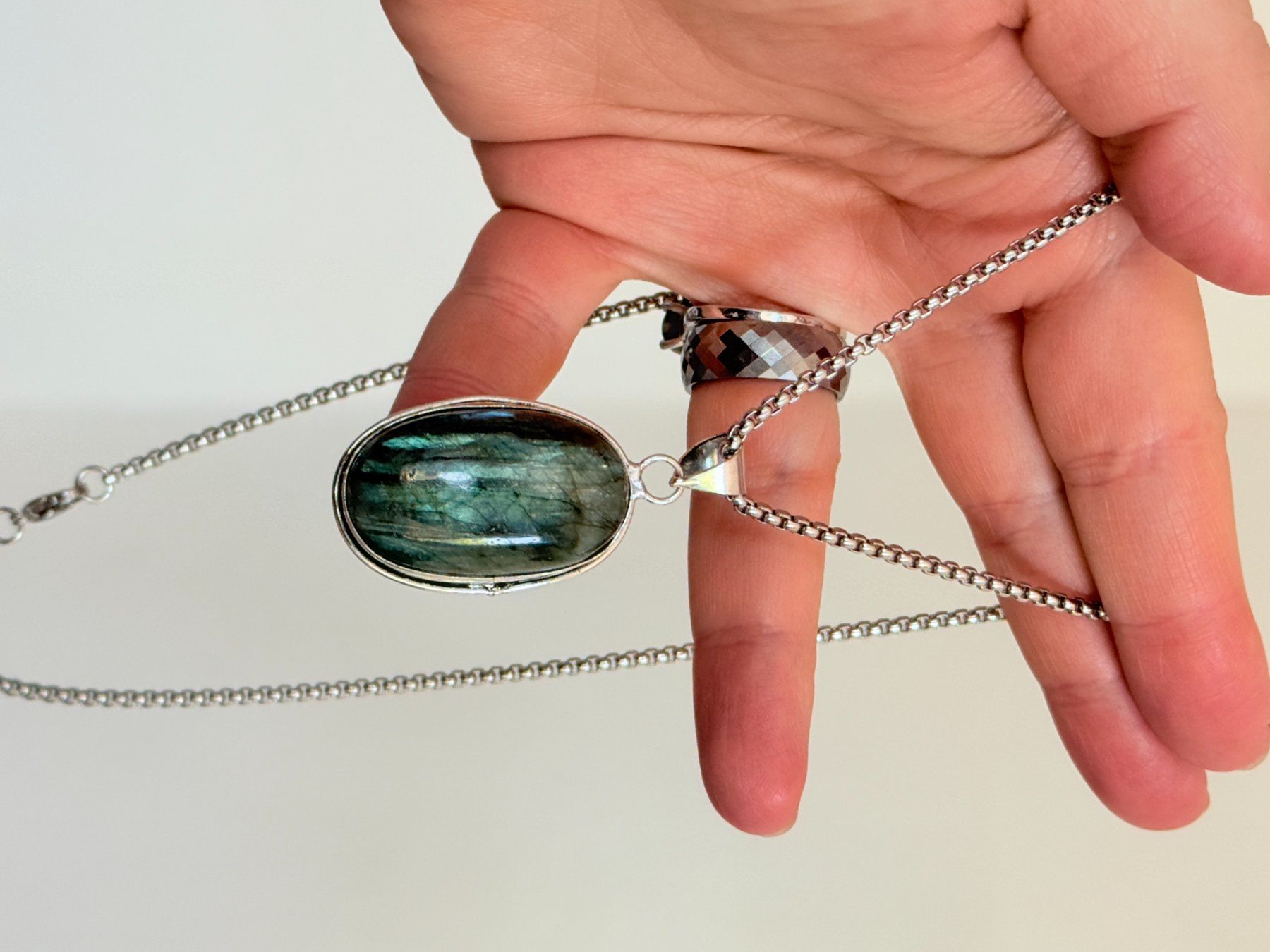 Ketten: Collier avec Labradorite – Neu und originalverpackt aus Genève von AWWA 1