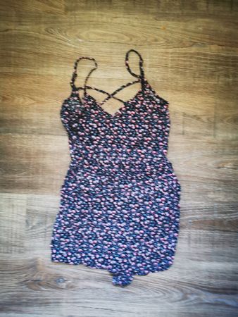 Sommerlicher Blumen-Playsuit, Gr. 38 - perfekt für den See!