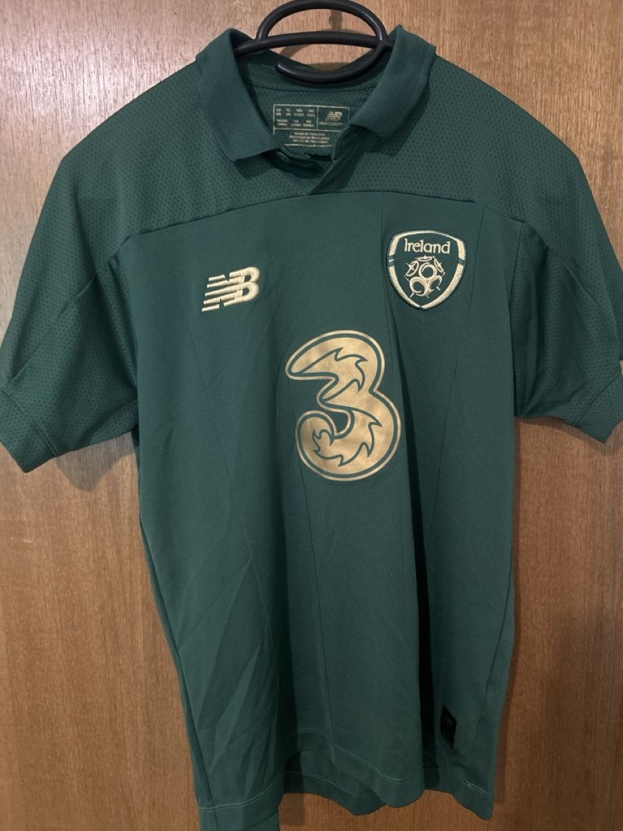 New Balance Leibchen & Hosen: Fussball Trikot Ireland  – Gebraucht aus Ittigen von Jersey-plug