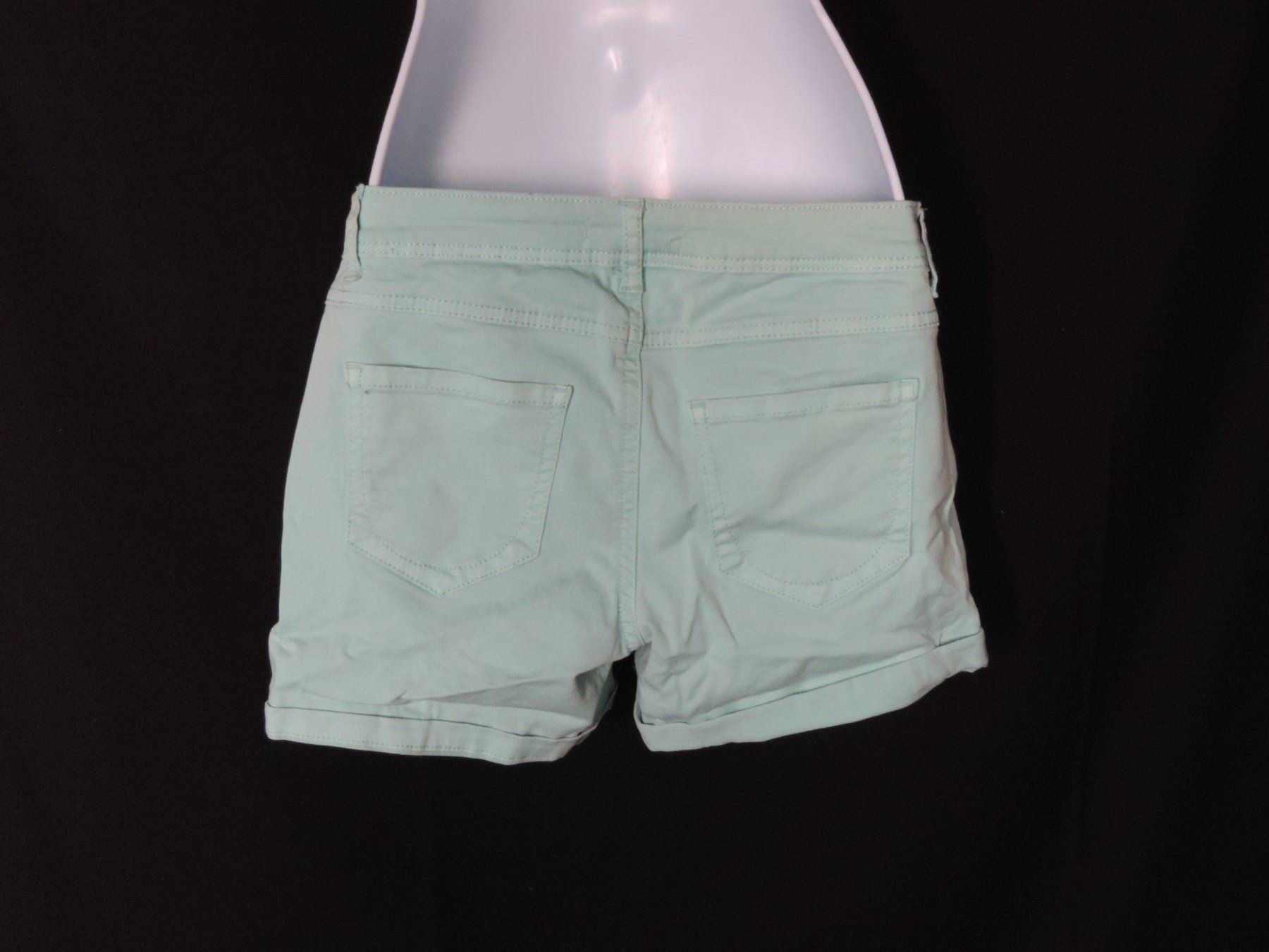 Pantalons: short bleu turquoise – D'occasion à Genève par Axelle333 7