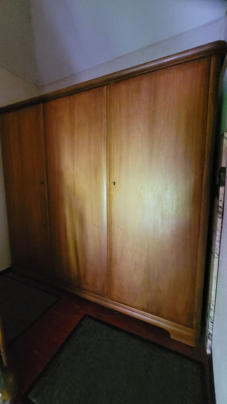 Armadi: Holzschrank 3-türig – Usato da Aarwangen venduto da Striezi01