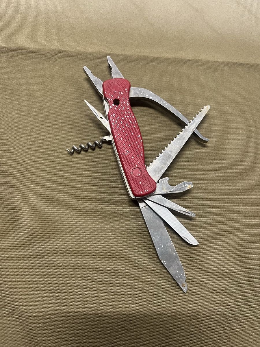 Taschenmesser: Grosses Multitool, gebraucht. – Gebraucht aus Würenlos von KLG_3TBs