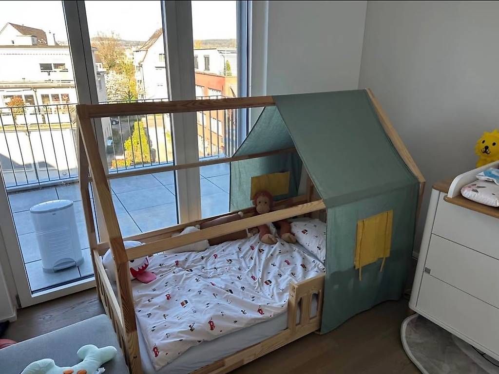 Lits: Kinderbett/ Hausbett – D'occasion à Adliswil par iva_qc9p 1