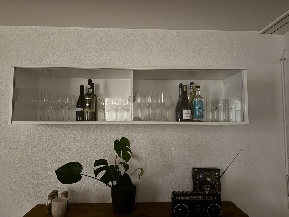 Armadi: Armoire murale en verre – Usato da Gampelen venduto da theboywhoworks