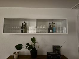Armoire murale en verre