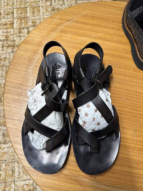 Scarpe da uomo: Sandalen aus 100% Leder, Größe 42 – Nuovo (secondo la descrizione) da Gümligen venduto da patrick127