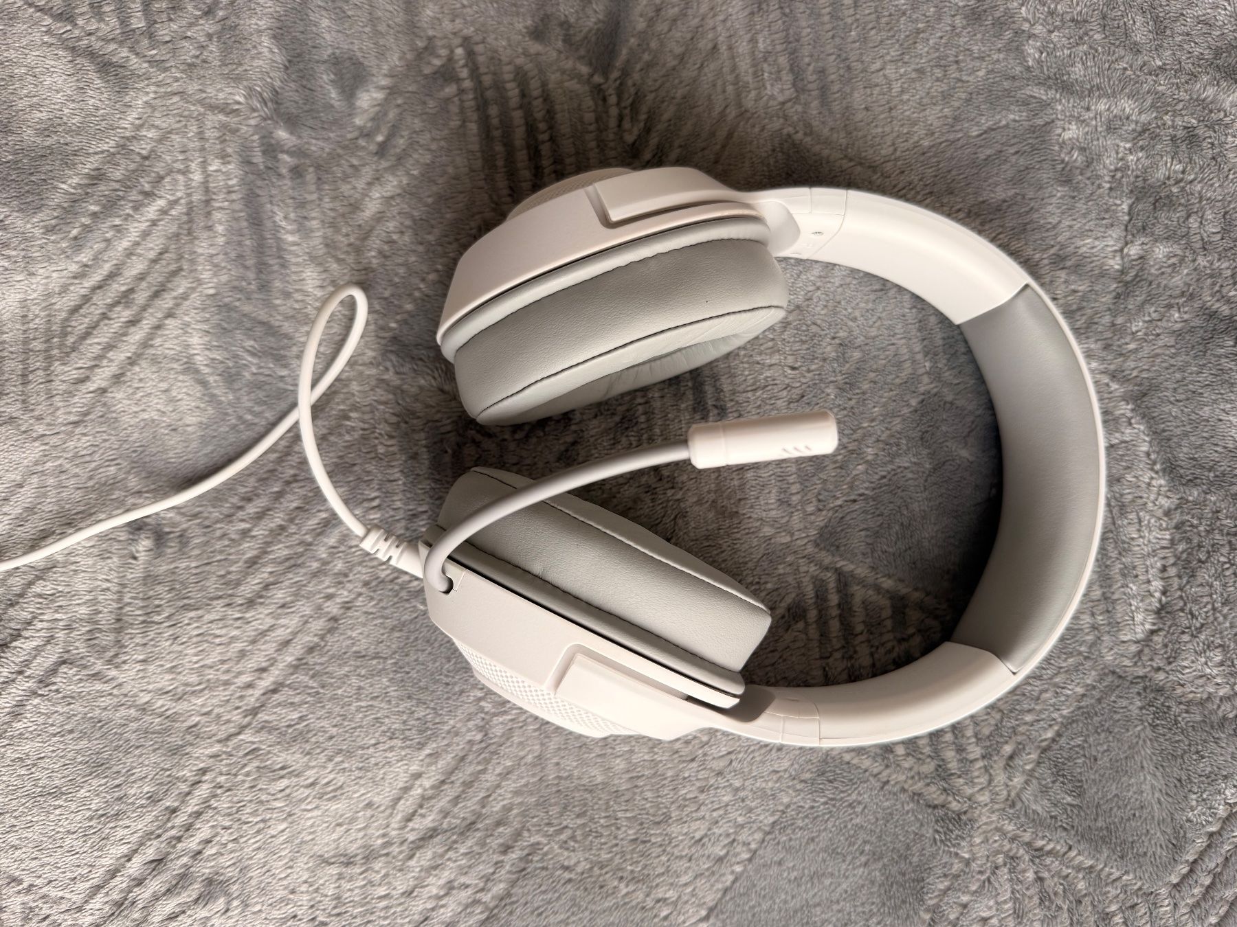 Razer Cuffie: Razer Kraken in der "Mercury White" Edition – Usato da Winterthur venduto da Aprico95