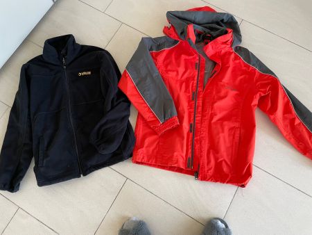 Top Zustand: Übergangsjacke und Fleecejacke, Grösse 152