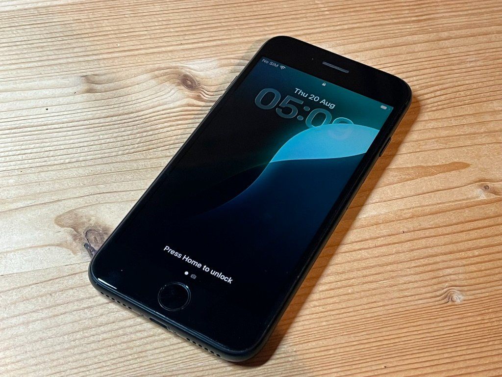 Apple Handys / Smartphones: iPhone SE 3.gen 64gb - Hinterseite gerissen – Gebraucht aus Combremont-le-Petit von tim_57gl