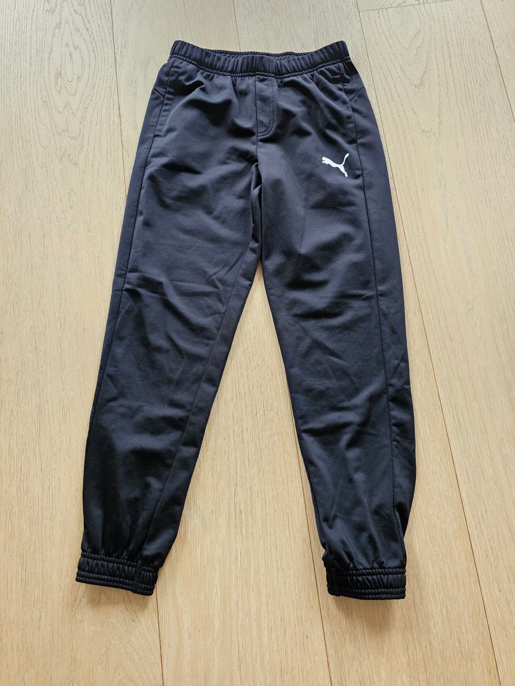 Puma Pantaloni: Puma Trainerhose schwarz Gr. 152 - neuwertig – Usato da Thalwil venduto da Beckhaem 1