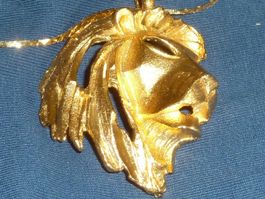 collier avec un pendentif LION, dorée neuf pour homme