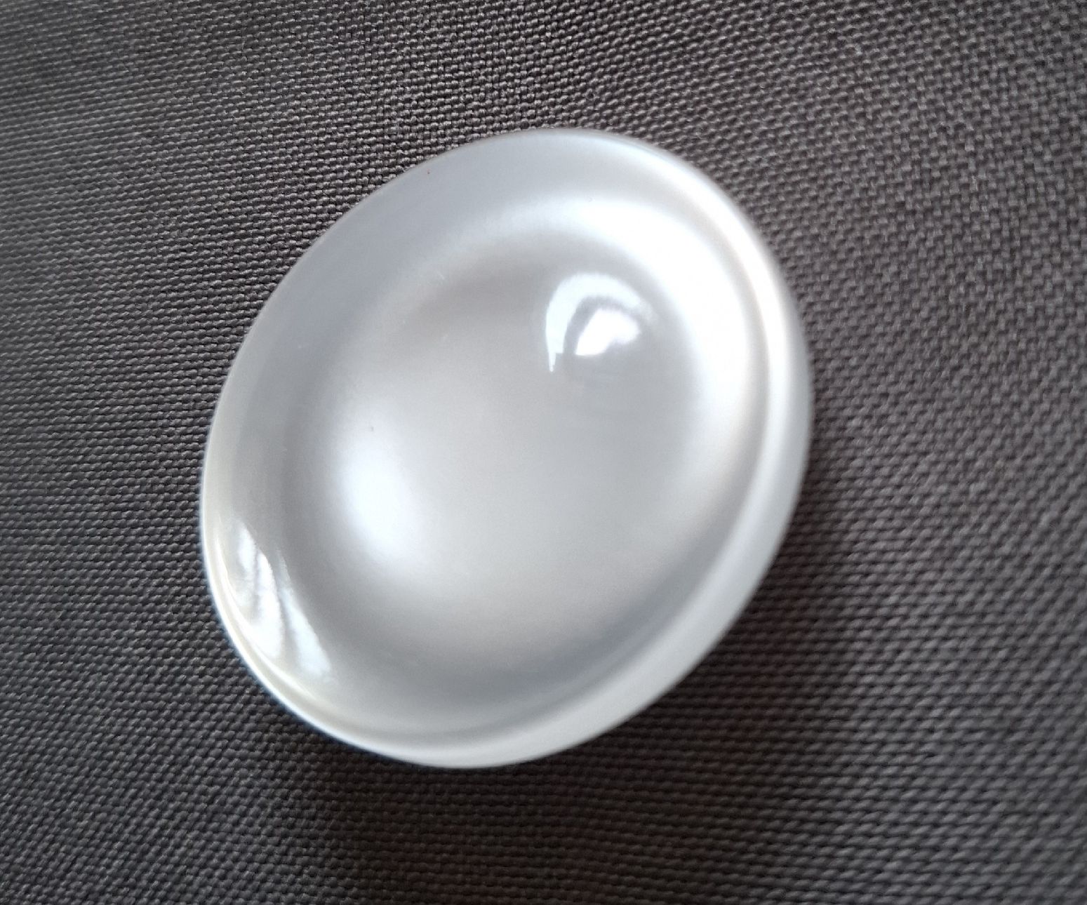 Bottoni: 1 knopf in weiss, 34 mm. – Usato da Dietikon venduto da Hirschkopf 1