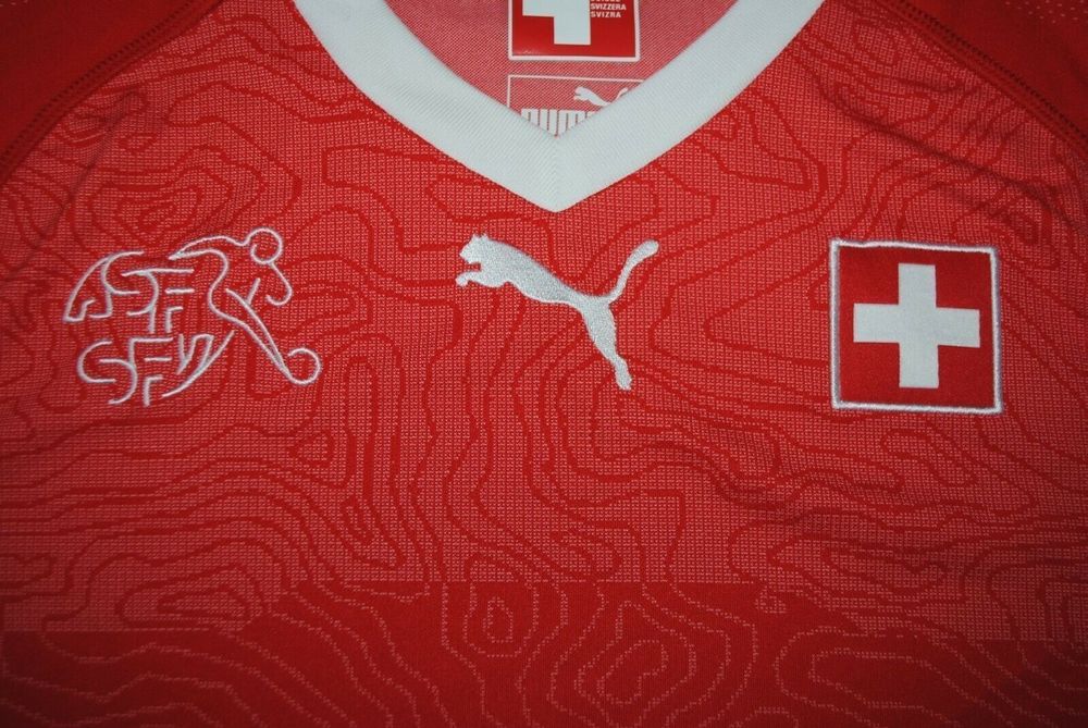 Schweizer Nati Maillots de corps & Pantalons: ORIGINAL SCHWEIZ NATI SAISON 2018/20 MAILLOT PUMA SVIZZERA S – Neuf (Voir description) à Zürich par TRIKOTKAISER 2