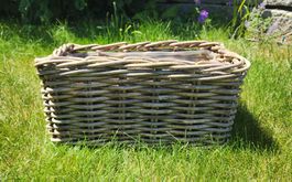 Blumenkasten aus Rattan