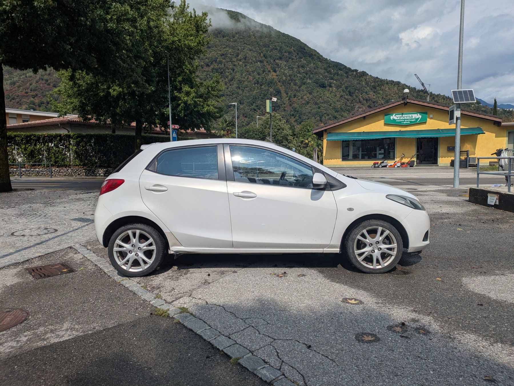 Automobili: Mazda 2 1.3 Exclusive collaudata – Usato da Losone venduto da bel_6nhj 1