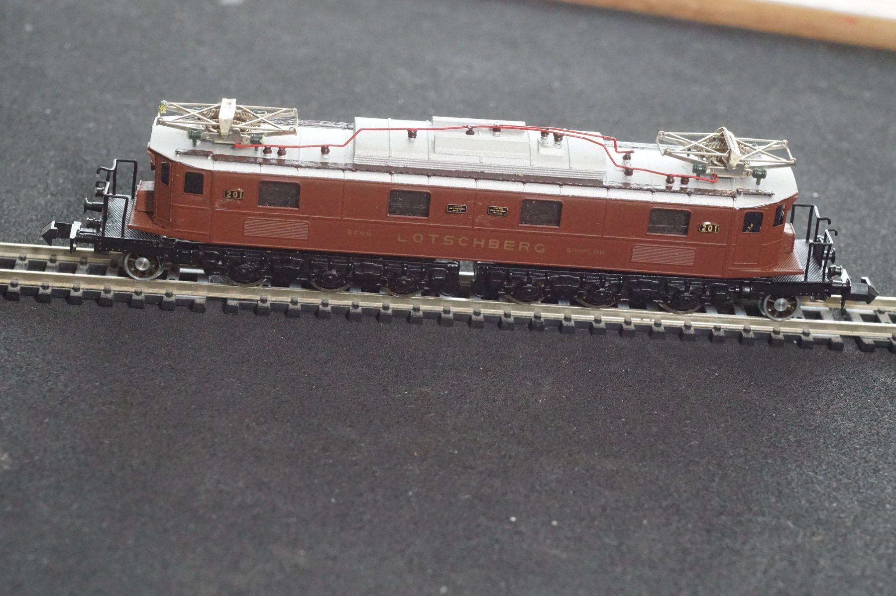 Metropolitan Modellini di ferrovie: Metropolitan Ae 6/8 BLS braun Nr. 204 – Usato da Gränichen venduto da iknow