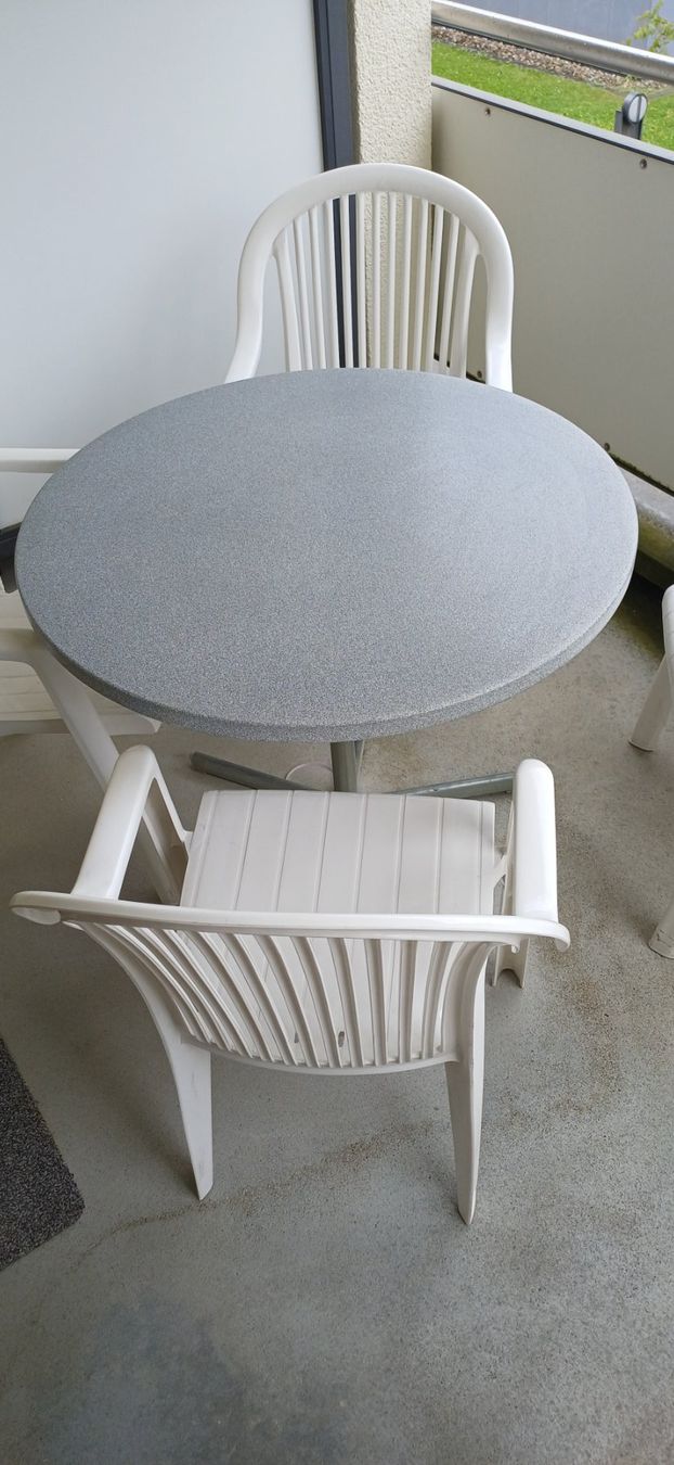 Set di tavolo e panche: Balkontisch mit Stühle – Usato da Pfäffikon ZH venduto da rst628 1