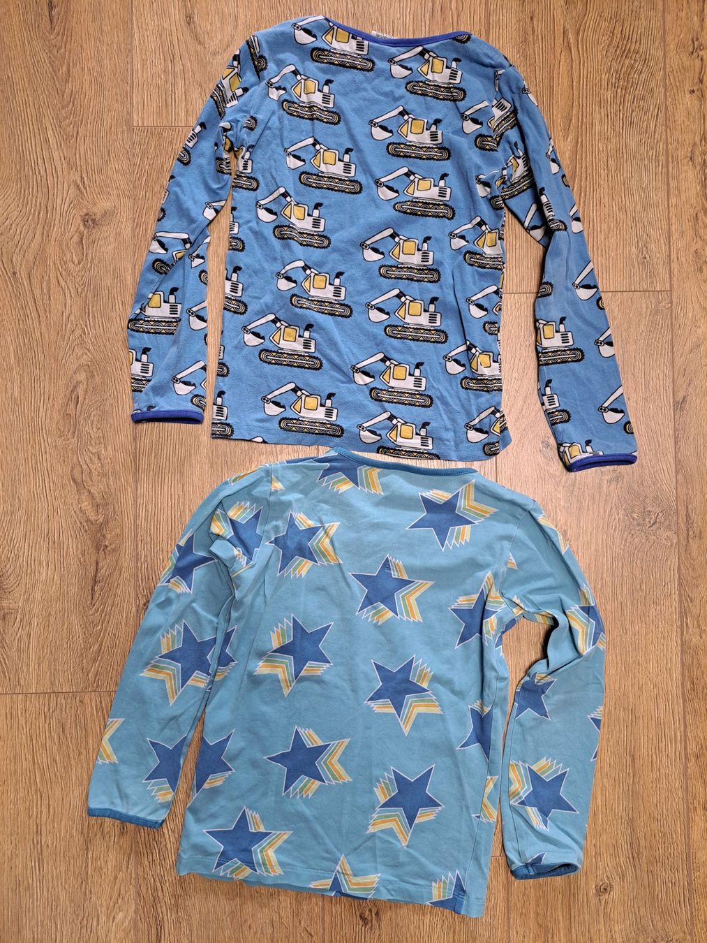 Maglioni & Felpe: 2 Langarmshirt nordic Gr. 122/128 – Usato da Büetigen venduto da Schgrr 1
