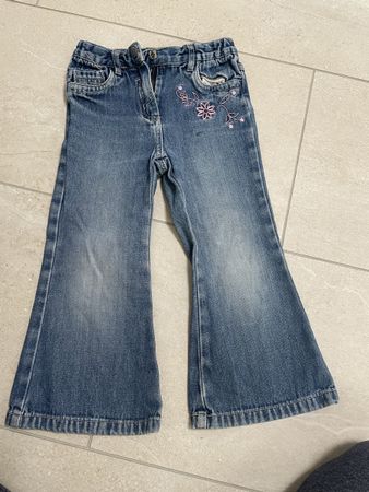 süsse Jeans Schlaghose Gr. 98 mit Blumen Stickerei