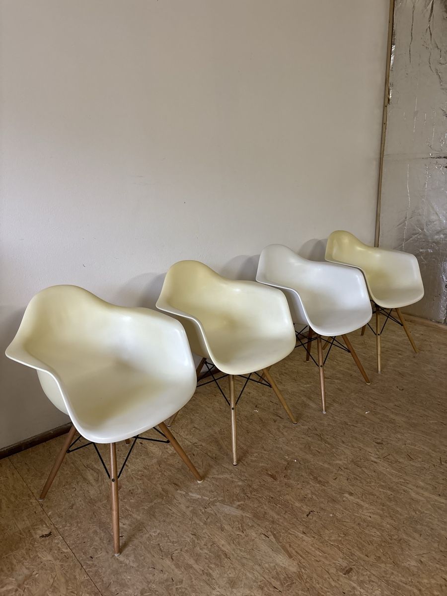 Eames Sedie: 1-4 Vitra Eames DAW Armchair Charles & Ray Eames Original – Usato da Luzern venduto da pengmarket_gmbh