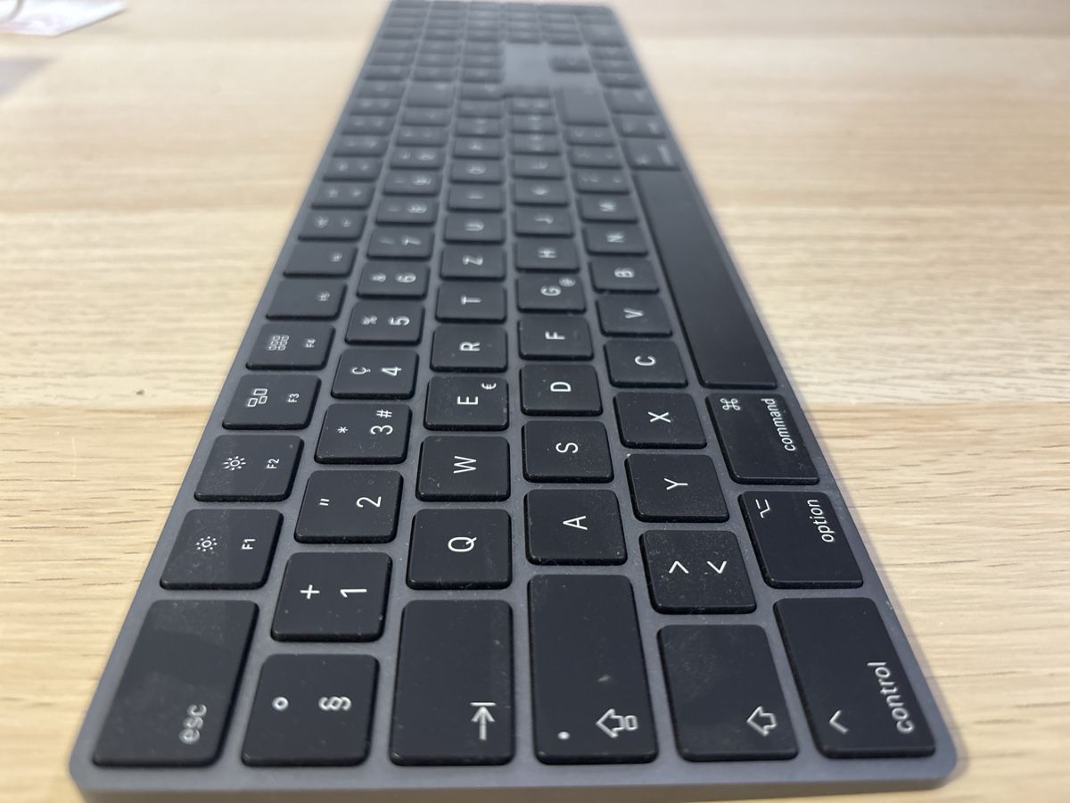 Apple Claviers: Apple Magic Keyboard mit Ziffernblock, Spacegrau, neuwertig – Neuf (Voir description) à Disentis/Mustér par mca_x5p8 3