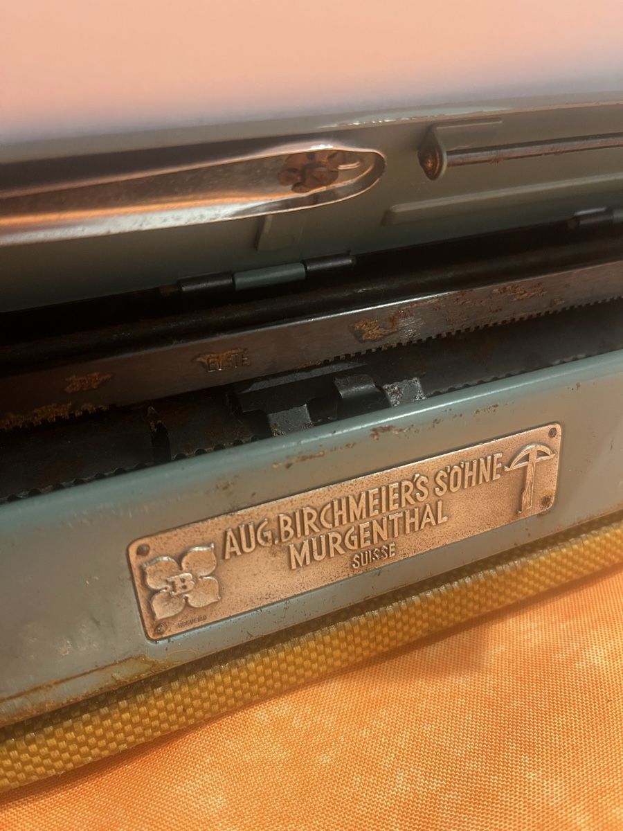 Macchine da scrivere: Swissa Junior Schreibmaschine antik – Usato da Roggwil BE venduto da IsoNice88 7