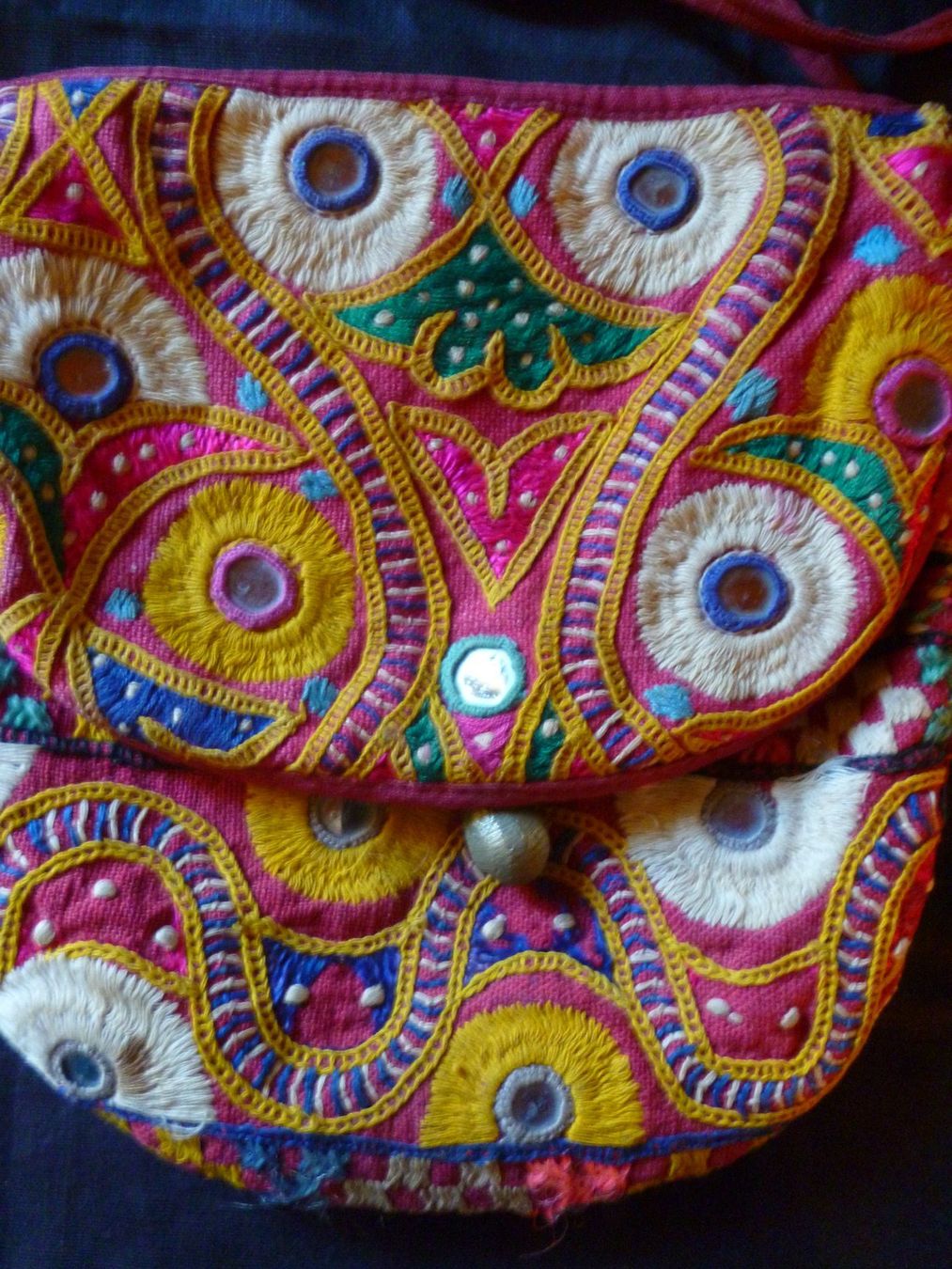 Borse da donna: Petit sac-pochette brodé avec miroirs Inde – Usato da Montreux venduto da dodeskaden 2