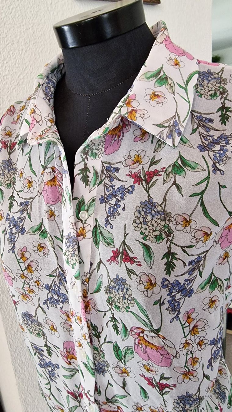 H&M Camicette: Chiffon-Bluse mit Blumen von H&M – Usato da Wil  AG venduto da Kfloh 1