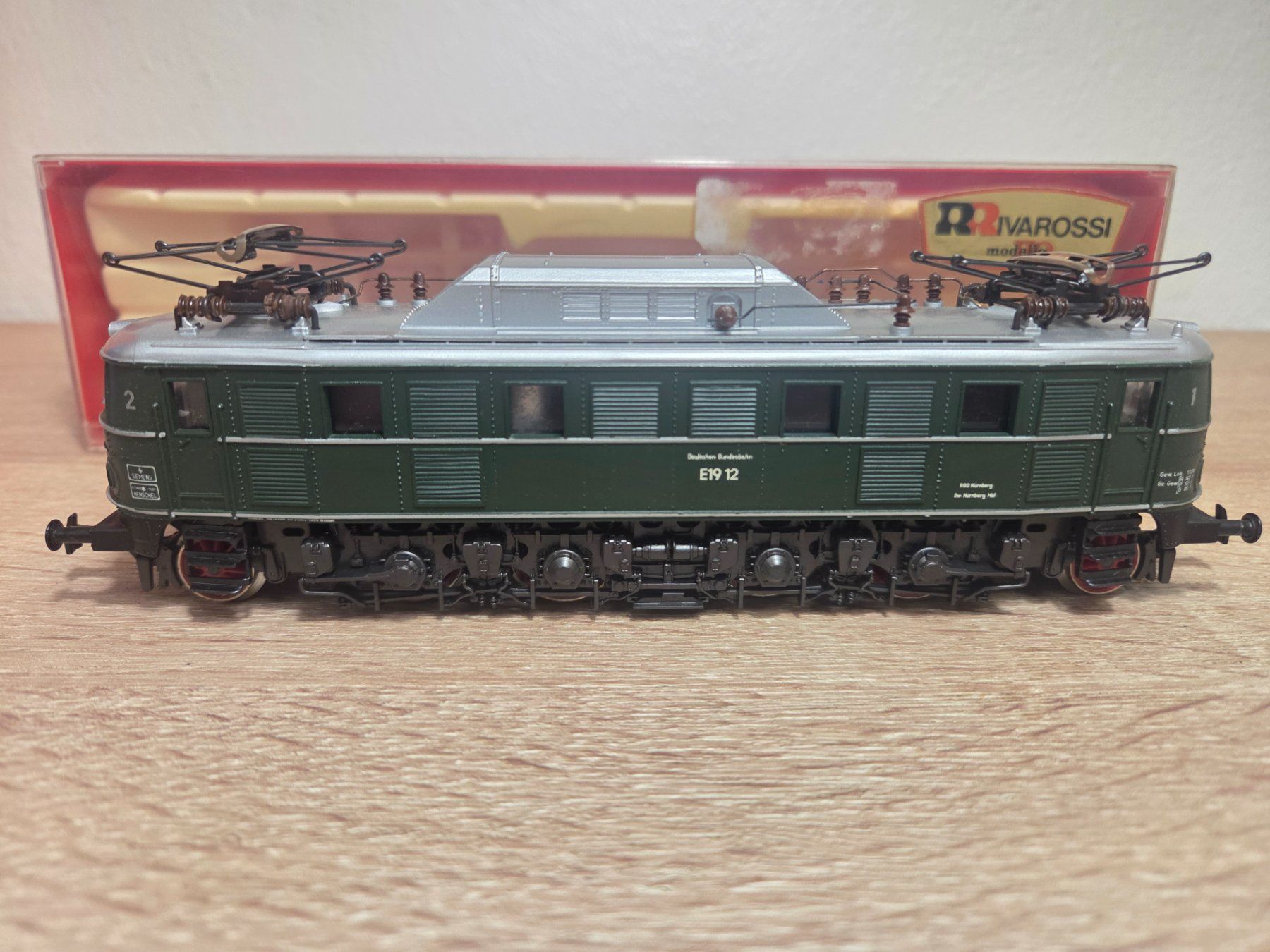 Rivarossi Modellini di ferrovie: Rivarossi 1095 E-Lok E19-12 DB H0 – Usato da St-Aubin-Sauges venduto da Lo_Go 1