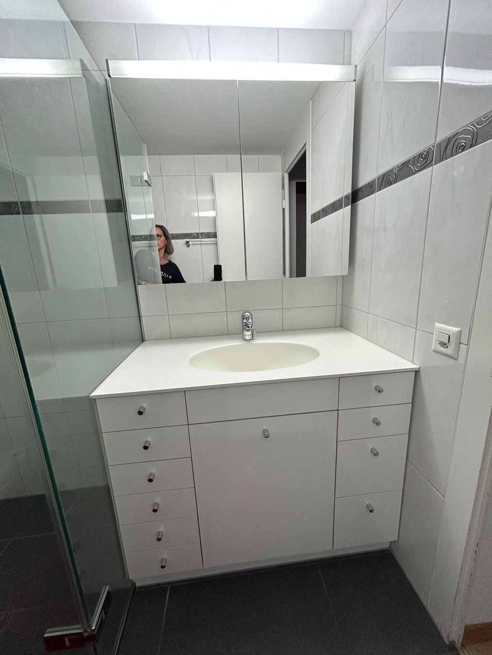 Installations & Meubles: Badezimmermöbel mit Lavabo – D'occasion à Bolligen par Mfeuz