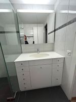 Badezimmermöbel mit Lavabo