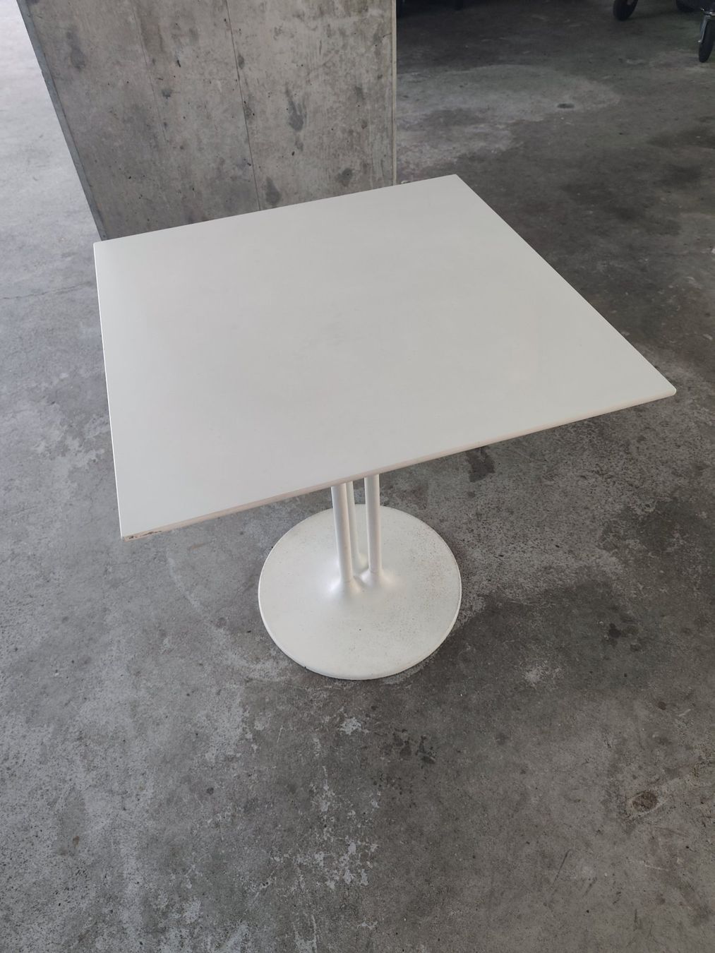 Tische: PIP-e Tisch von Driade by Philippe Starck – Gebraucht aus Bern von Buybest24