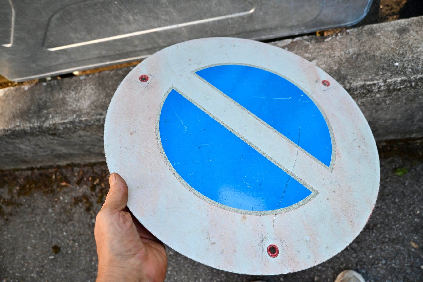 Schilder: altes SCHWEIZER VERKEHRSSCHILD Parkverbot – Gebraucht aus Pfaffhausen von mono_rec 5