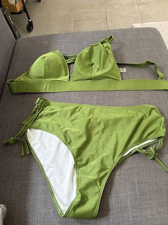 Neuer Bikini in dunkelgrün, perfekt für den Sommer! 👙💚