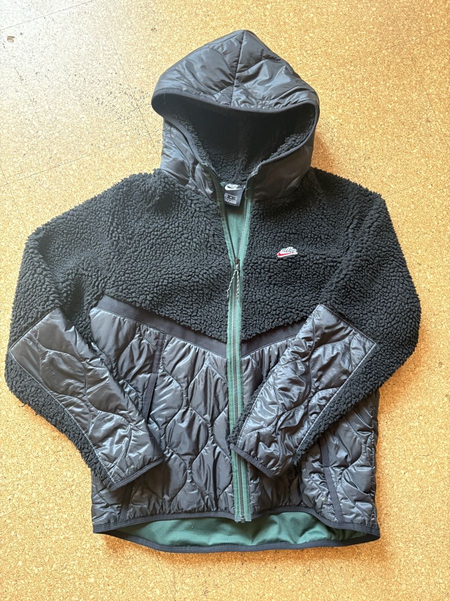 Nike Vestes: Nike sportswear fleece – Neuf (Voir description) à Belpberg par mes_55s8 1