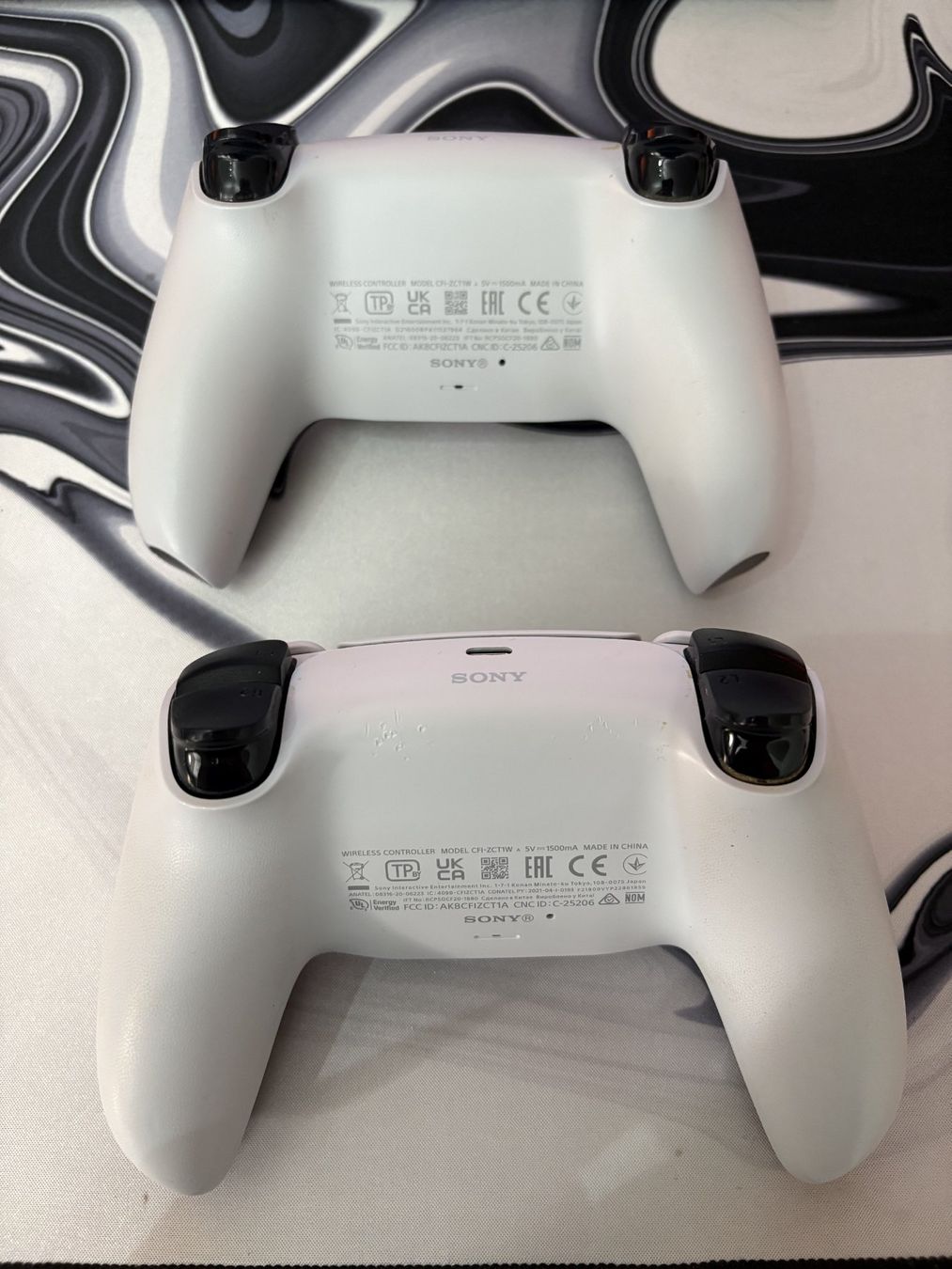 Sony Manettes: 2 Sony PlayStation 5 DualSense Controller gebraucht – D'occasion à Bünzen par Matom23 1