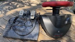 Volant Logitech de course pour les vieux jeux vidéo