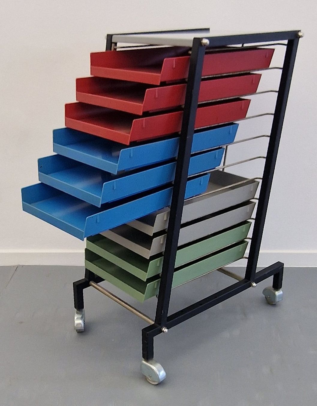 Möbel & Einrichtung: MCM Vintage Design, Papierablage Container, Rollbar, 1970er – Gebraucht aus St. Gallen von chambredirecte 4