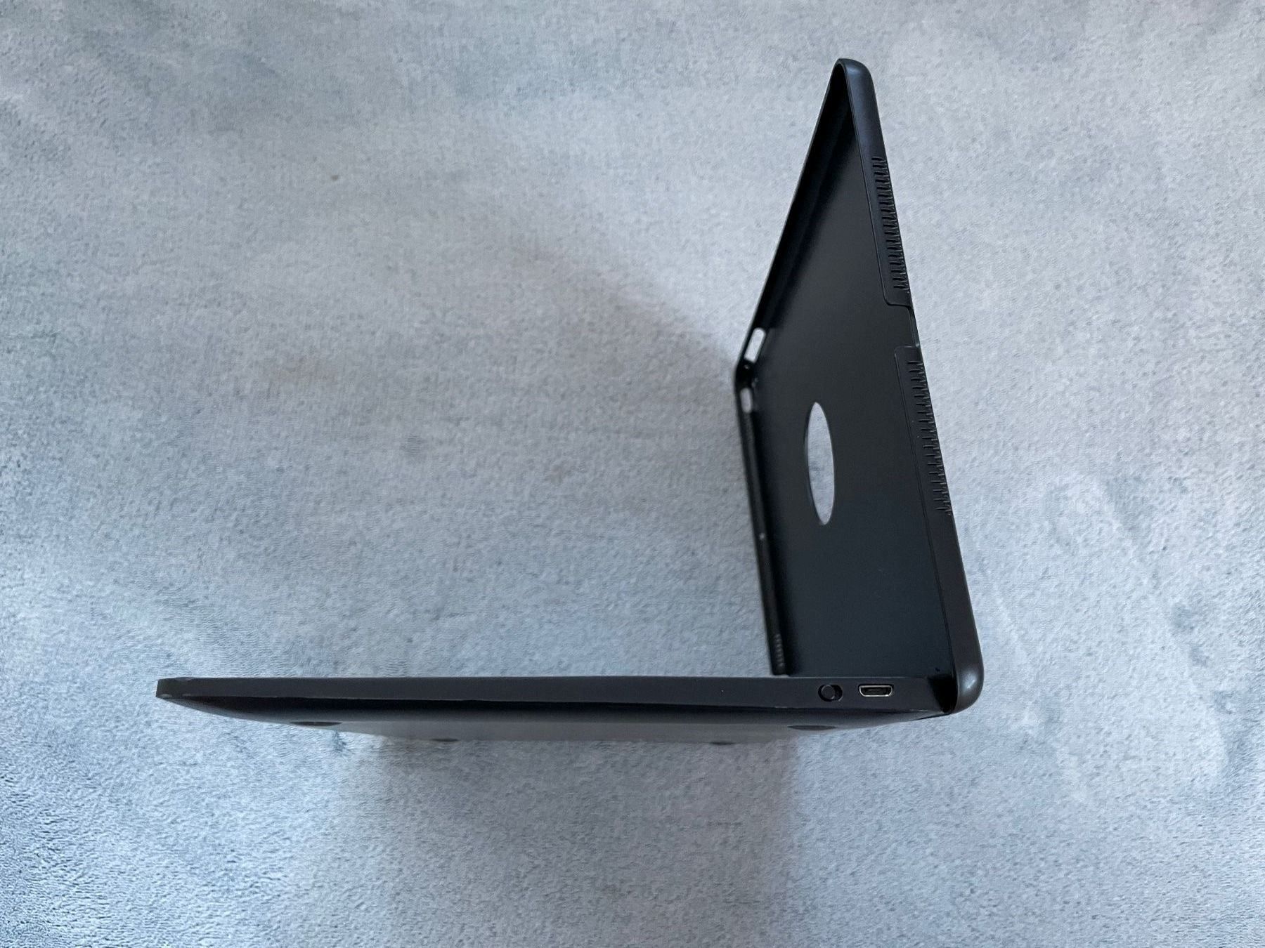 Claviers: Wireless Keyboard Bluetooth – D'occasion à MAGDEN par GoldenEagle2020 1